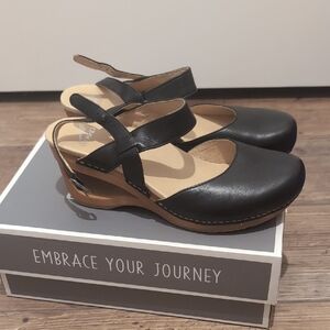 Dansko  Leather Women's Shoes Size 40